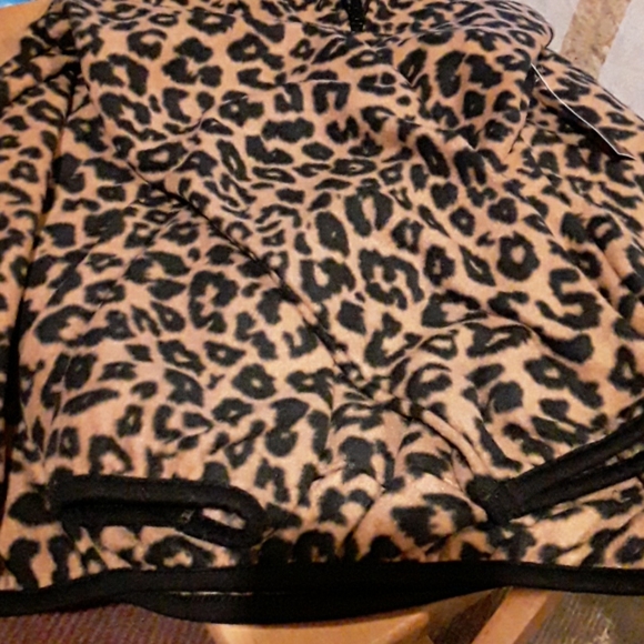 NWT-- POLAR  FLEECE  ANIMAL PRINT  (S/CH ( 3- 5) - Picture 4 of 5